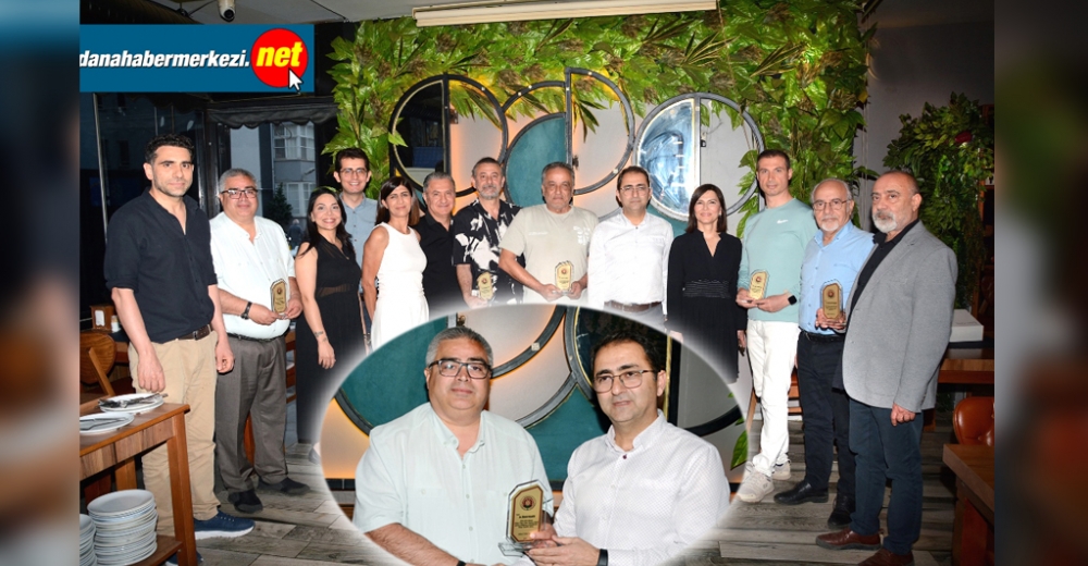 Adana Tabip Odası Yeni Yönetimi Önceki Yönetime Plaket Verdi